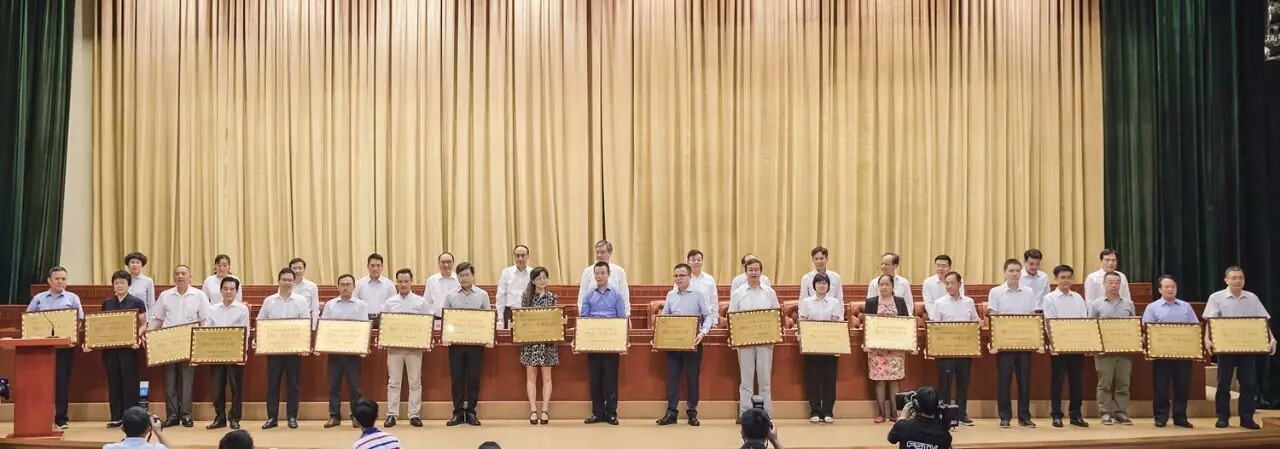 开云手机官方版页面洁能荣获“佛山脊梁企业”称号