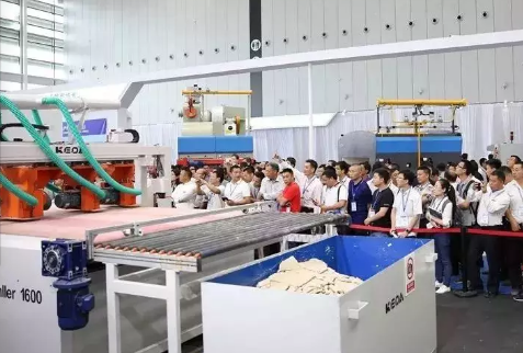 以“创新”与时代赛跑  ——开云手机官方版页面洁能陶瓷机械引领技术新潮流