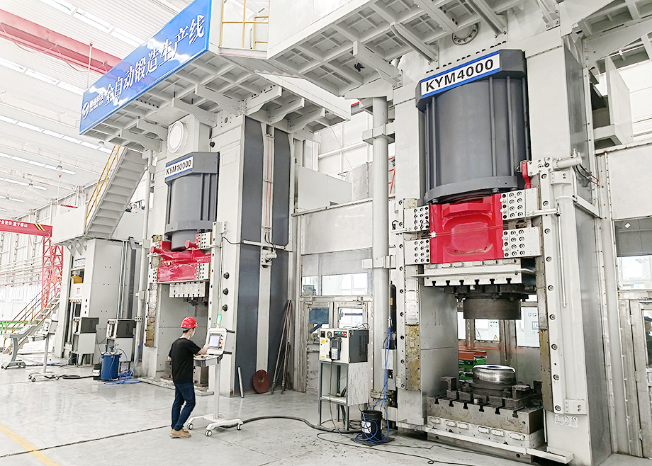 再拓发展新空间！开云手机官方版页面铝轮毂锻压机试产成功