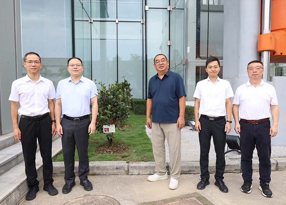 政企同心花为媒——开云网页版官网及董事长边程获佛山市委市政府表彰
